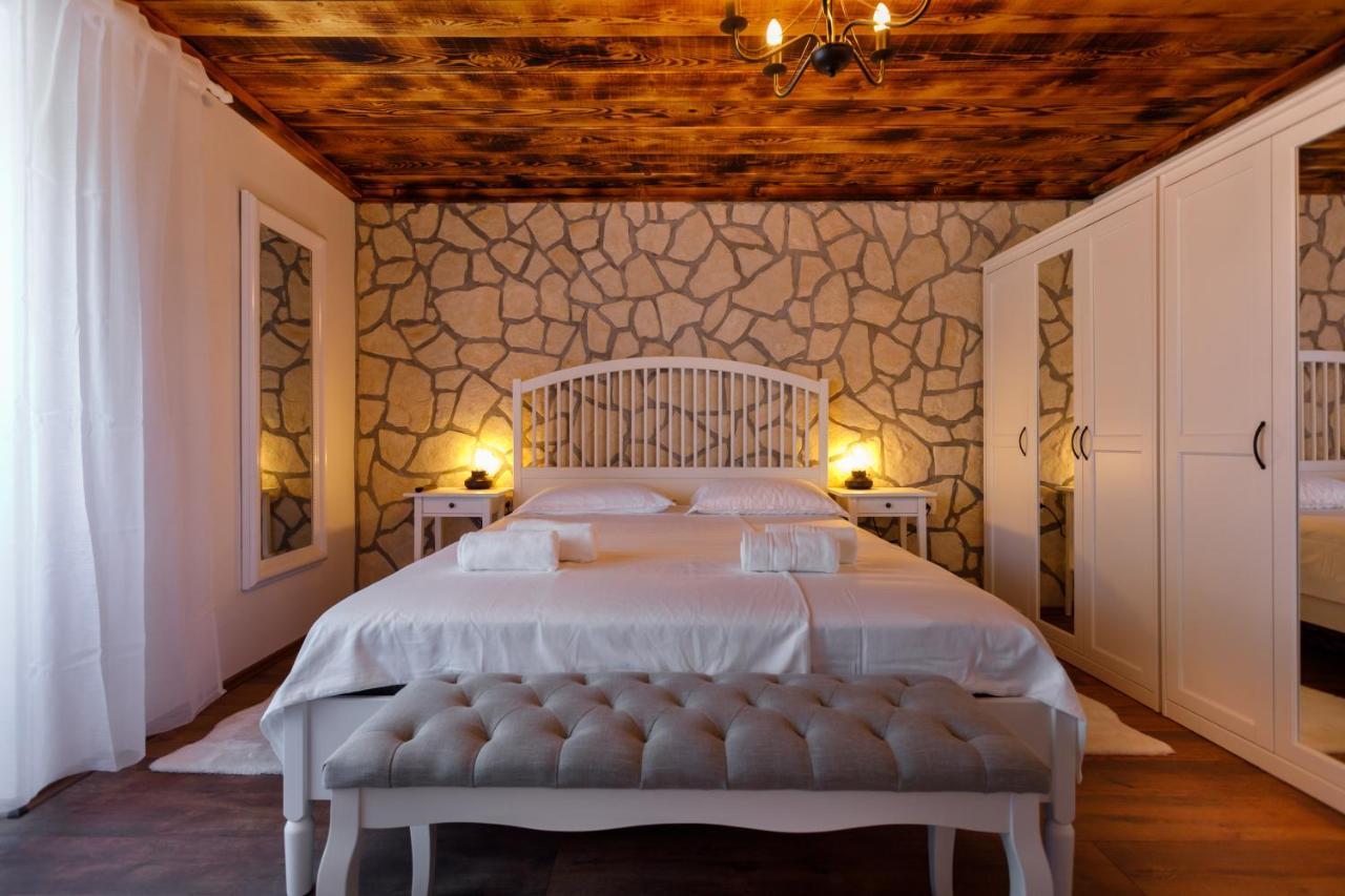 Rustic Apartment Evelin Krk Town Exterior foto