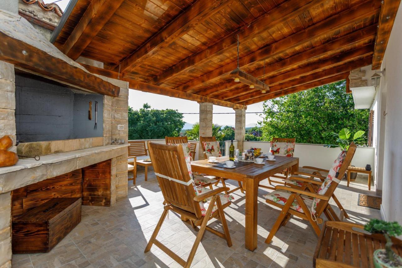 Rustic Apartment Evelin Krk Town Exterior foto